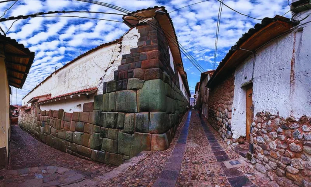 Hatun Rumiyoq Street 